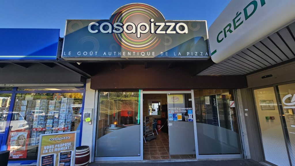 À PROPOS DE NOUS - Devanture de CasaPizza - Pizzéria Aurillac